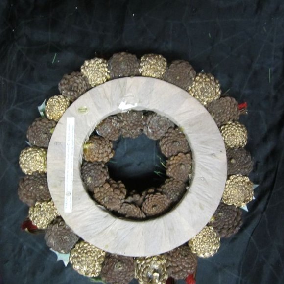 RETRO 70'S PINECONE WREATH CANDLE CENTERPIECE HOLDS 4 TAPERED CANDLES IN HOLDERS - Picture 3 of 6